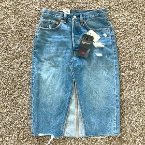Women’s Levi Deconstructed Jean Skirt